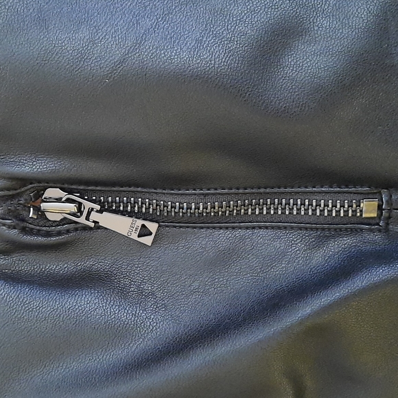 🔥🔥🔥SALE🔥🔥🔥Guess 3/4 Faux Leather Pants - Picture 3 of 5